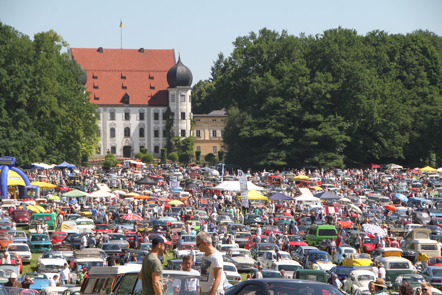 Bavaria Historic 2022: Oldtimer-Party is back - Himmeblau